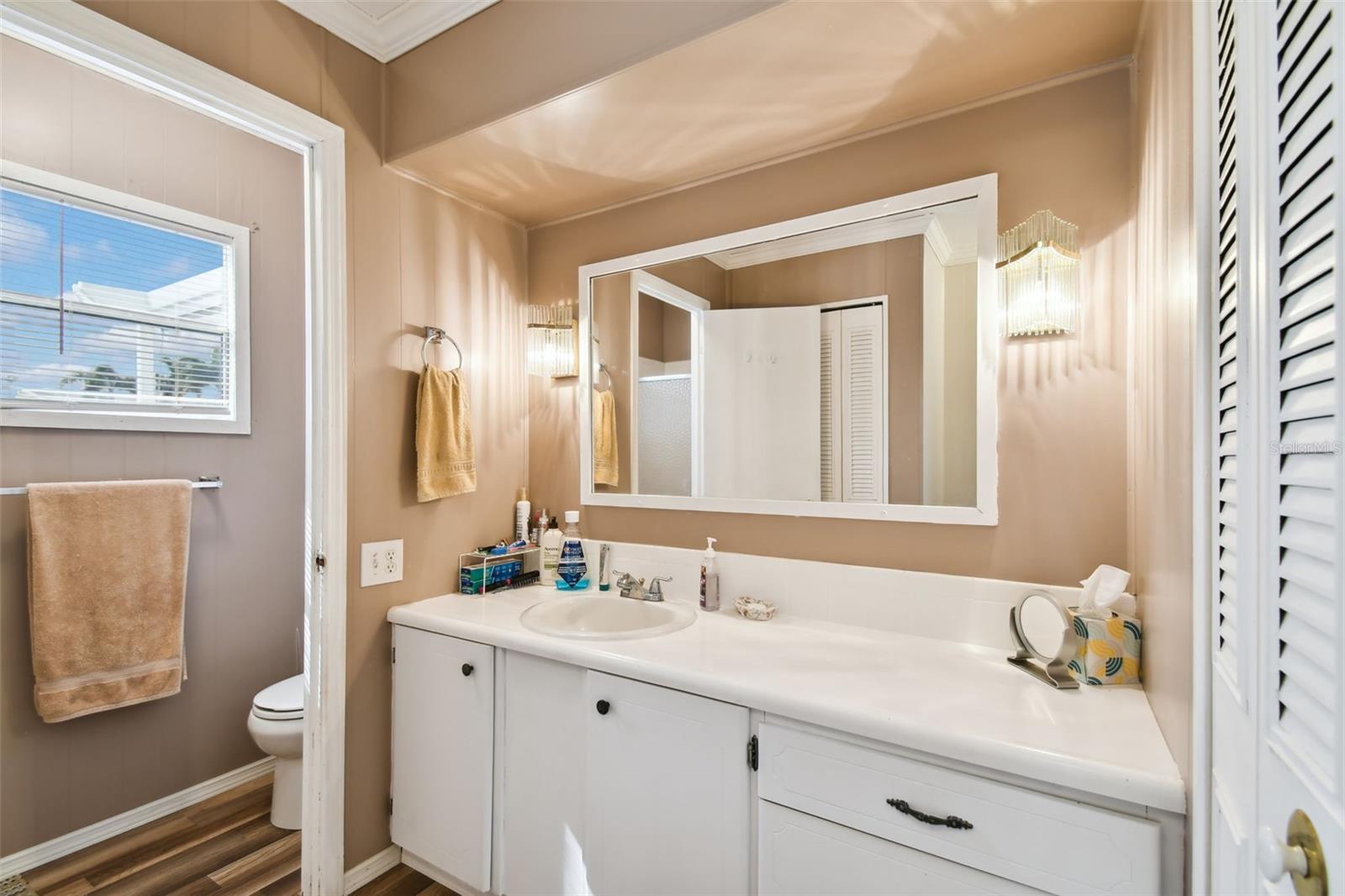 Image 43 of 84 For 12651 Seminole Boulevard 1i