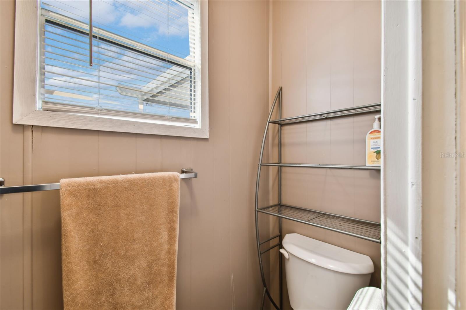 Image 45 of 84 For 12651 Seminole Boulevard 1i