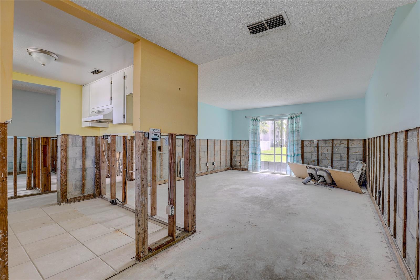 Listing photo id 12 for 8440 Old Post Road 104
