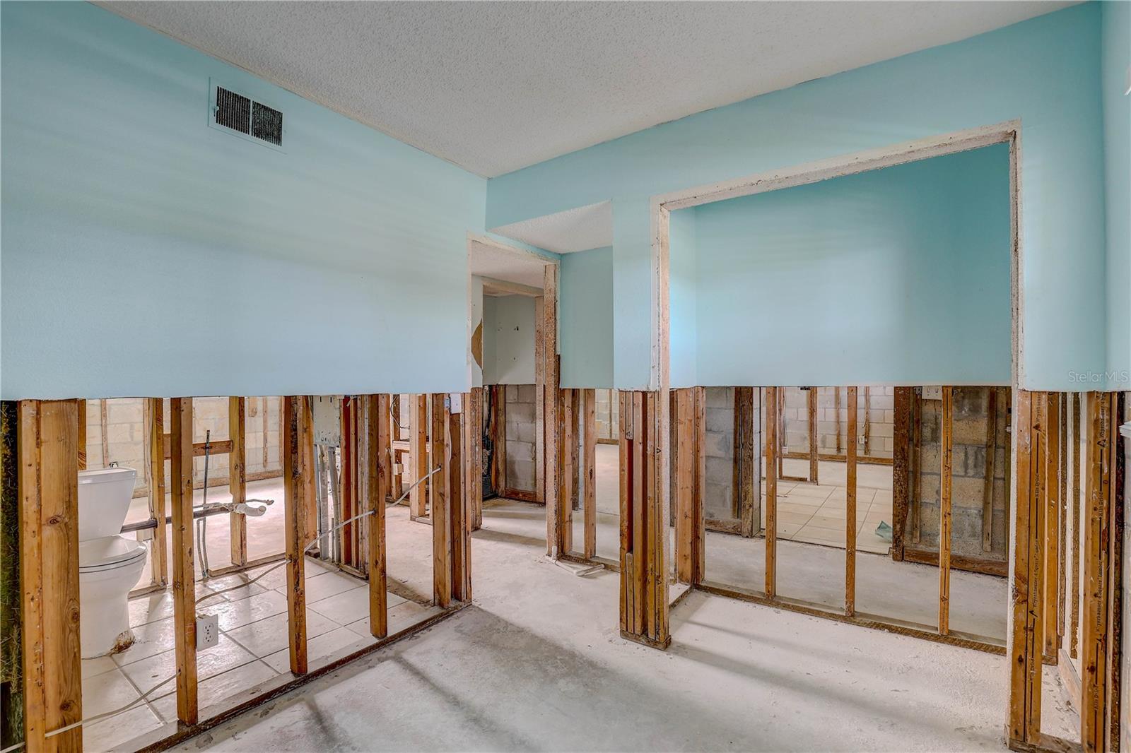 Listing photo id 25 for 8440 Old Post Road 104