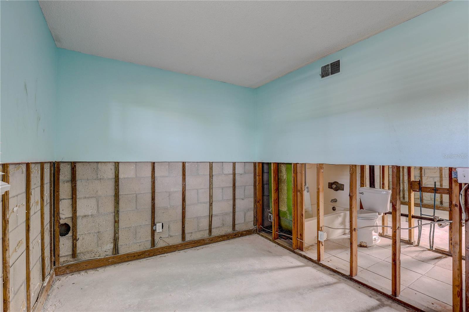 Listing photo id 26 for 8440 Old Post Road 104