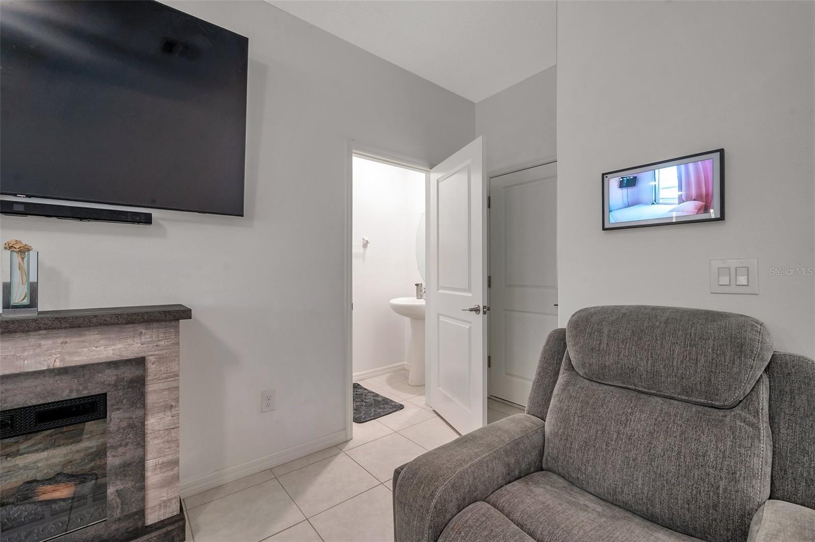 Image 9 of 60 For 2574 Charlan Court