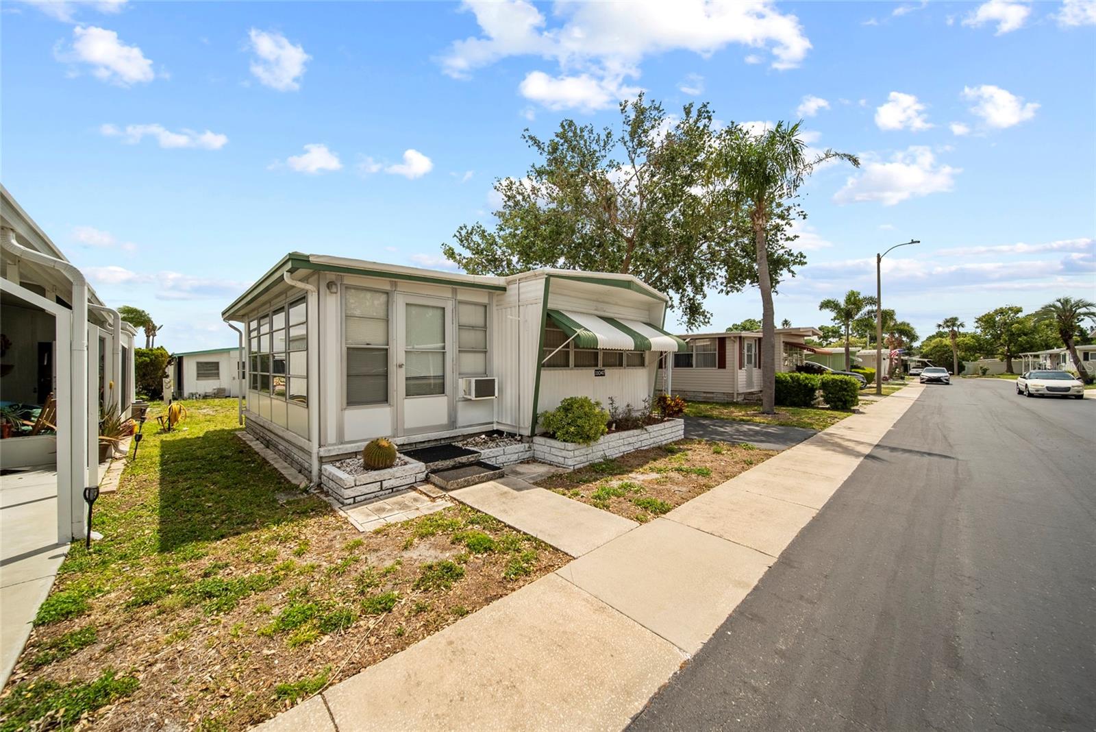 Image 14 of 26 For 11047 102nd Way 203