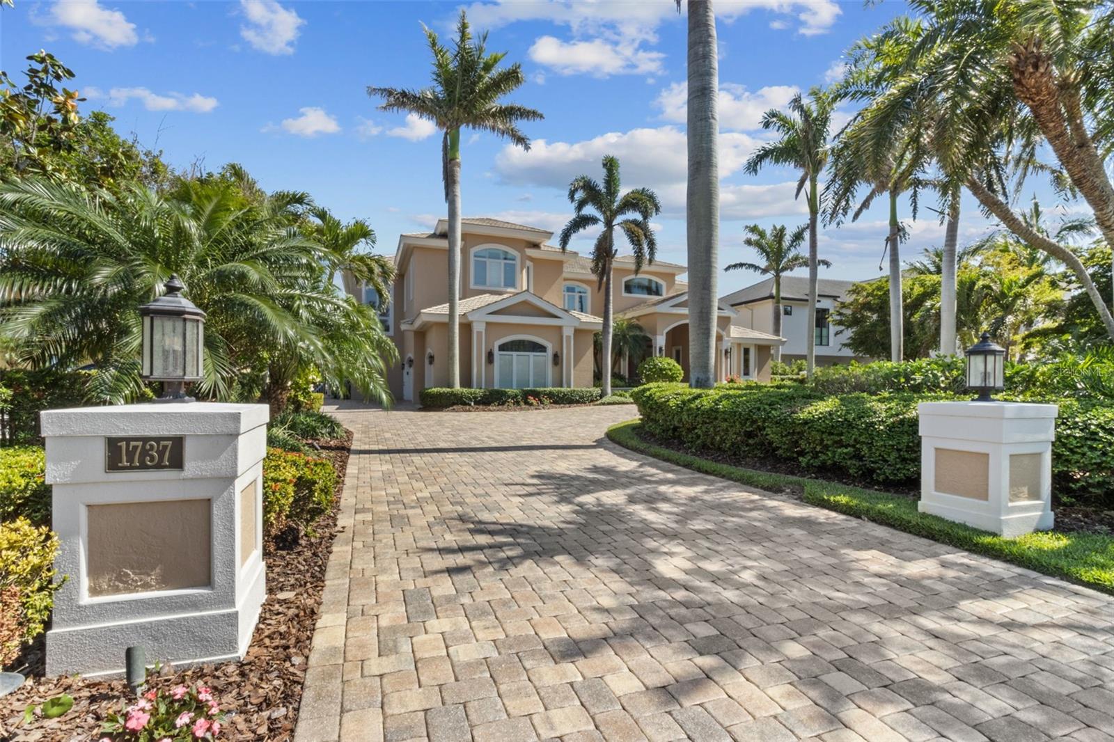 Listing photo id 96 for 1737 Brightwaters Boulevard Ne