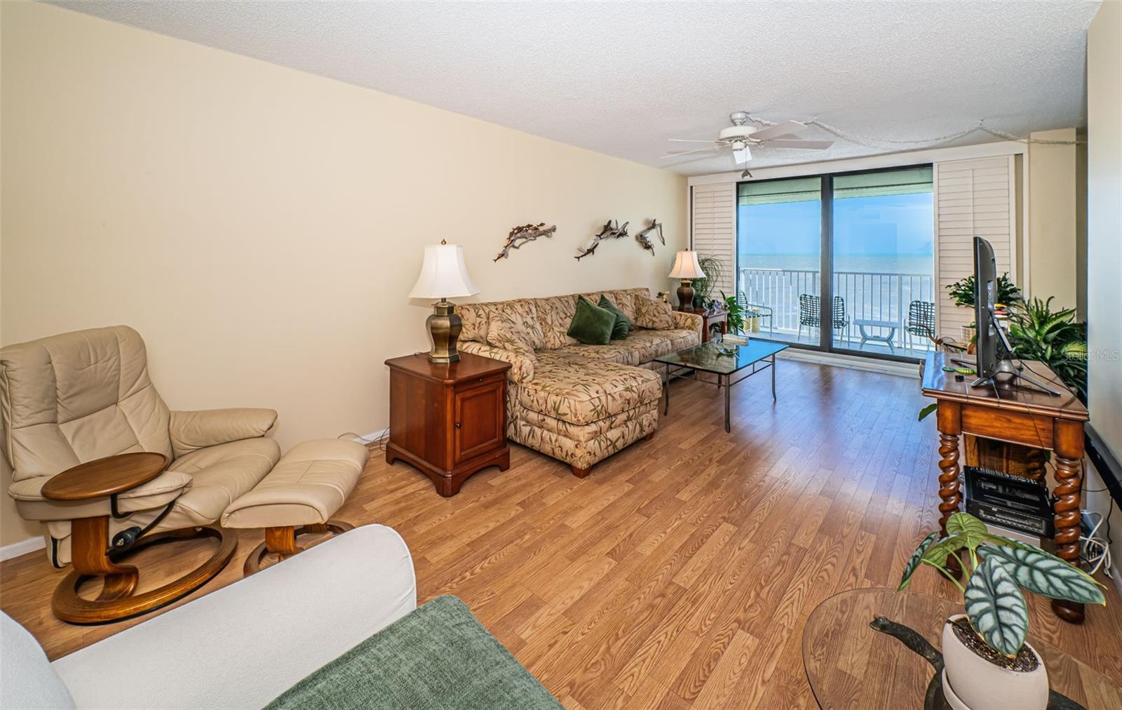 Image 5 of 85 For 18650 Gulf Boulevard 601