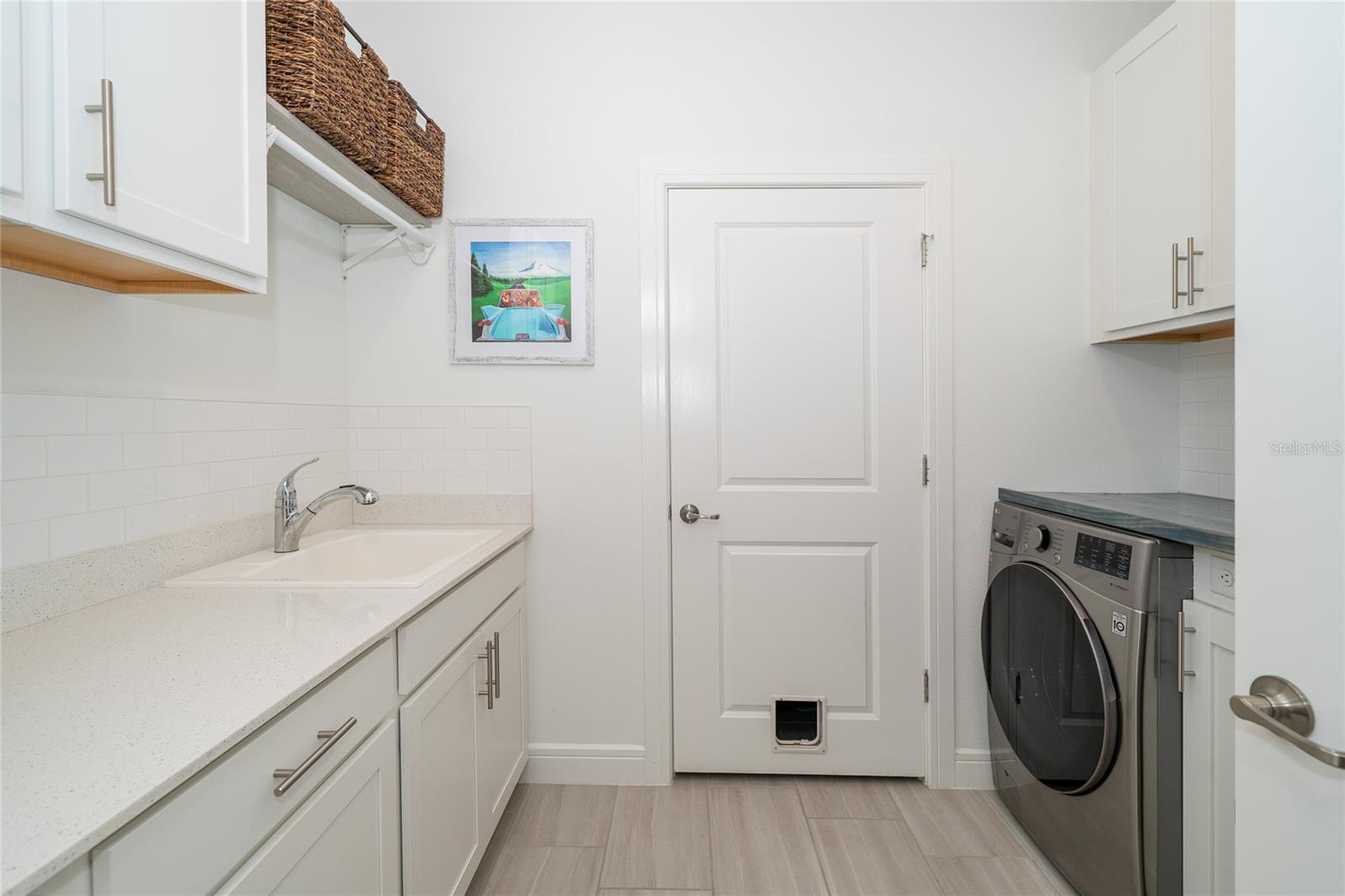 Listing photo id 12 for 5597 Bay Tide Court