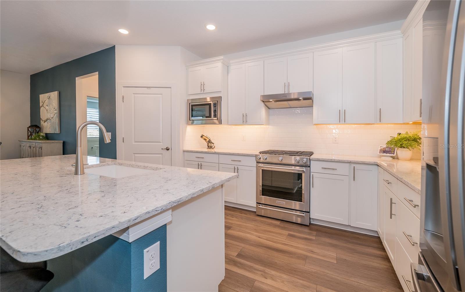 Listing photo id 30 for 5597 Bay Tide Court