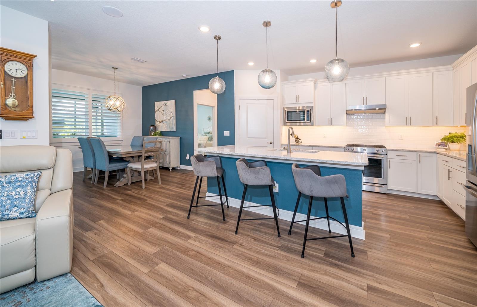 Listing photo id 2 for 5597 Bay Tide Court
