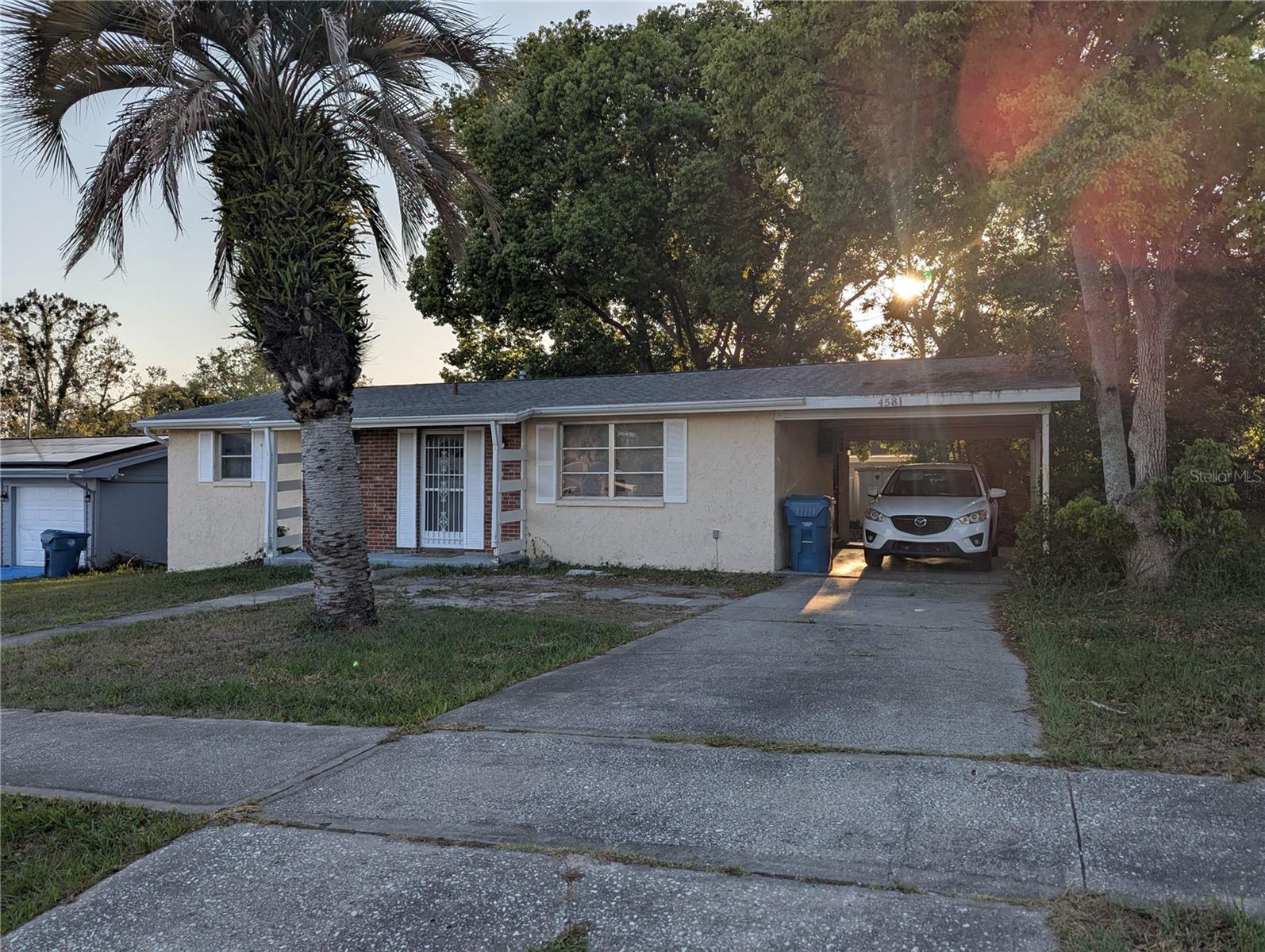 Listing photo id 2 for 4581 Deltona Boulevard