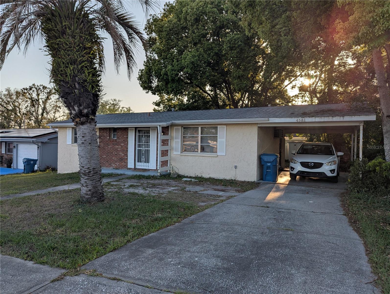Listing photo id 3 for 4581 Deltona Boulevard