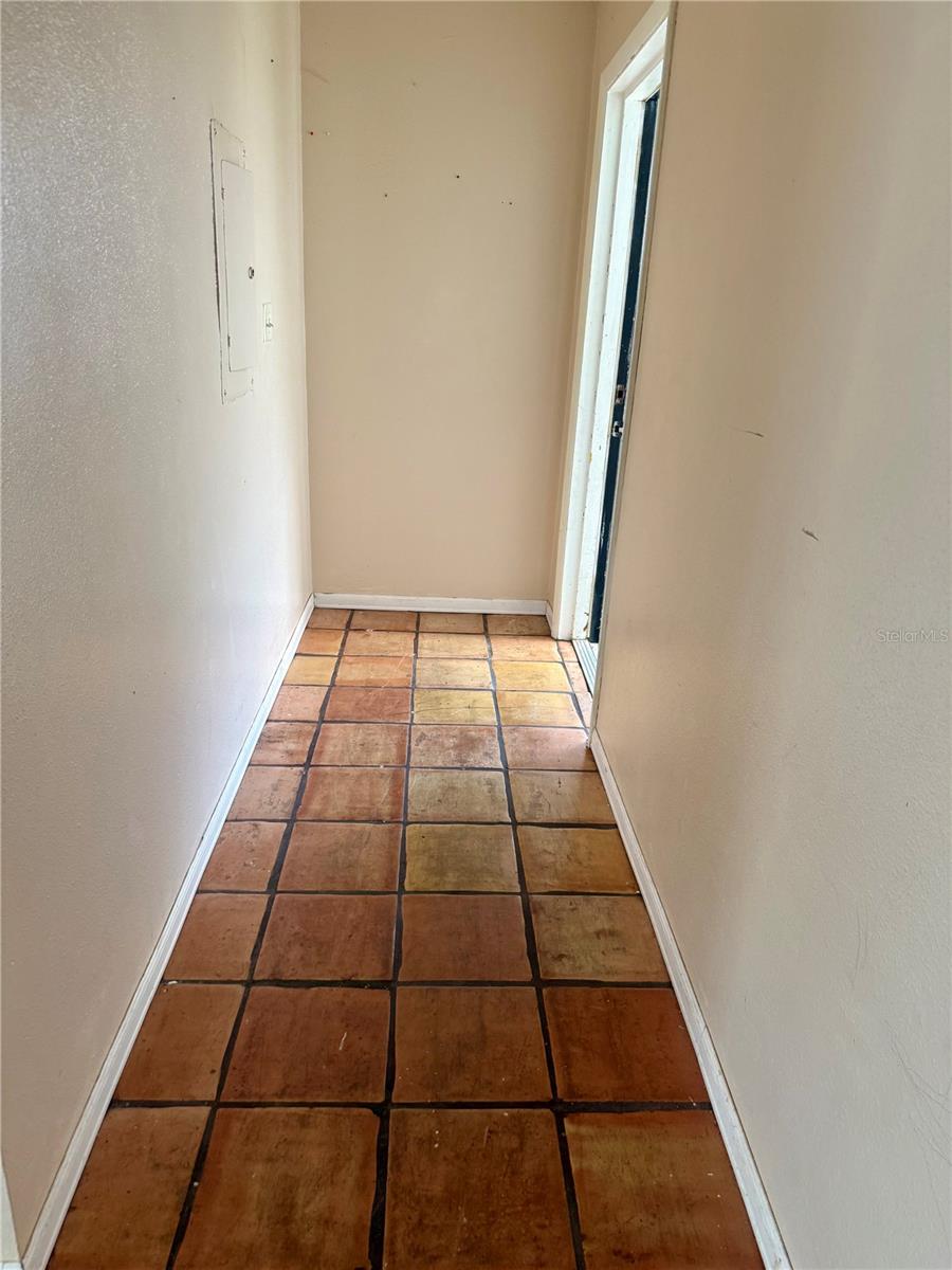 Image 3 of 19 For 1550 11th Street Ne G8