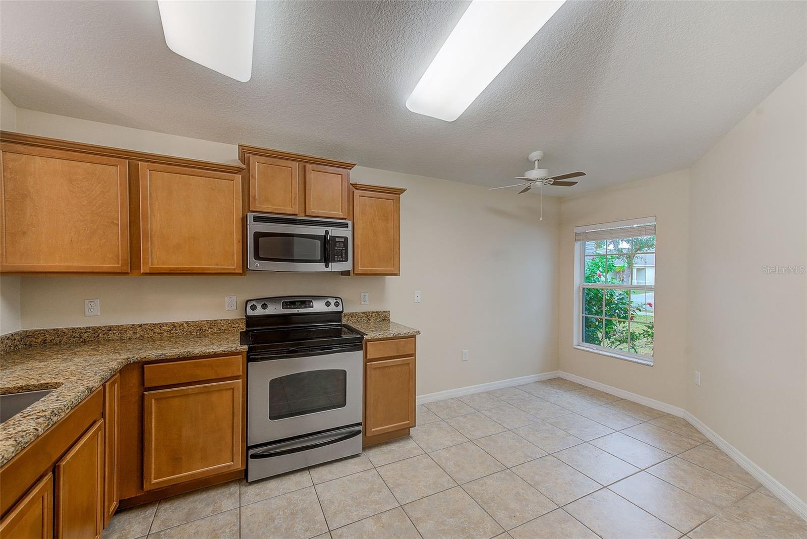 Image 13 of 37 For 15410 Quail Woods Place