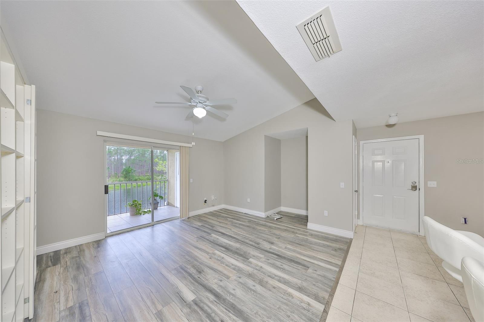 Image 15 of 36 For 9481 Highland Oak Drive 1206