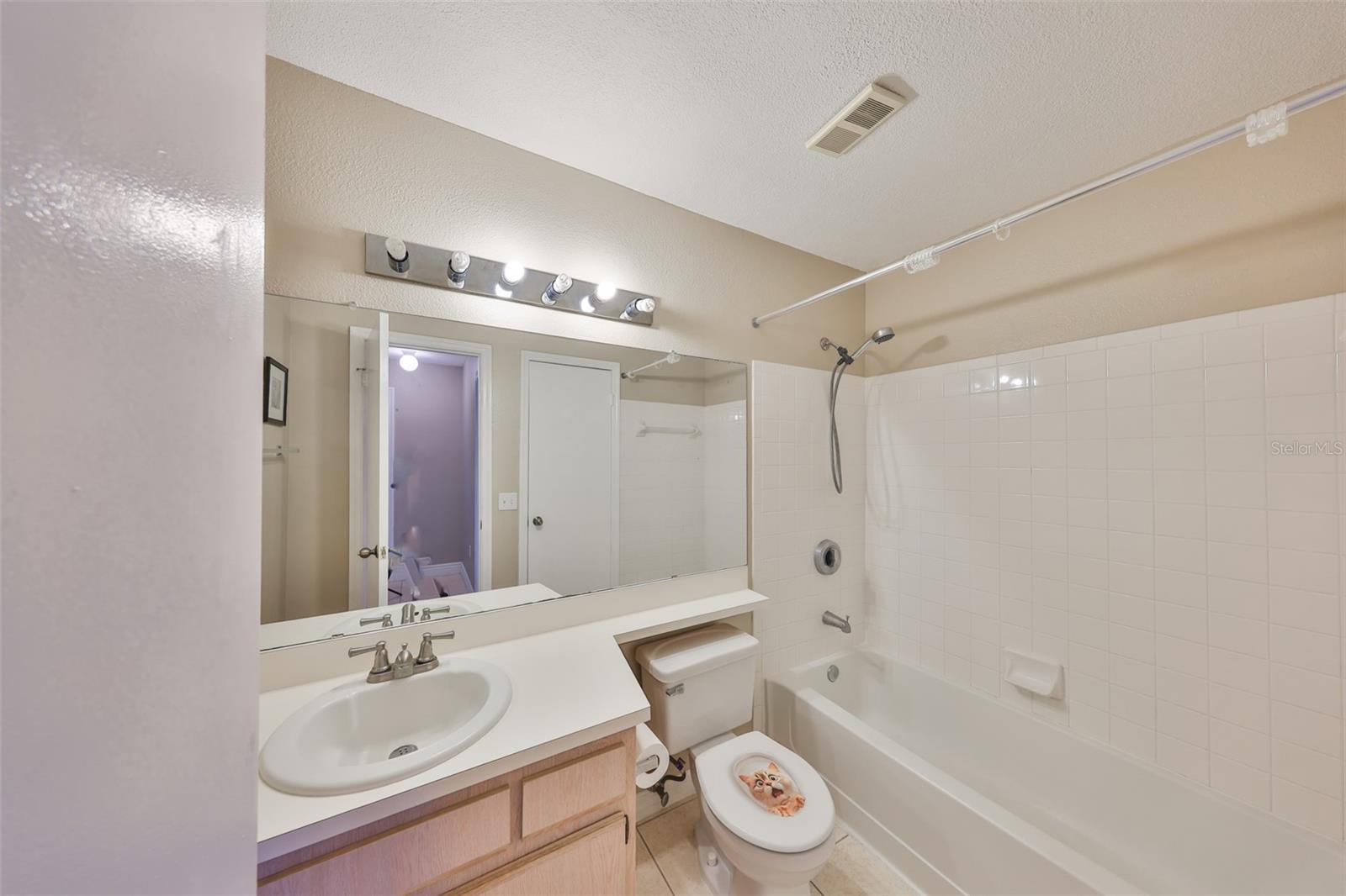 Image 22 of 36 For 9481 Highland Oak Drive 1206