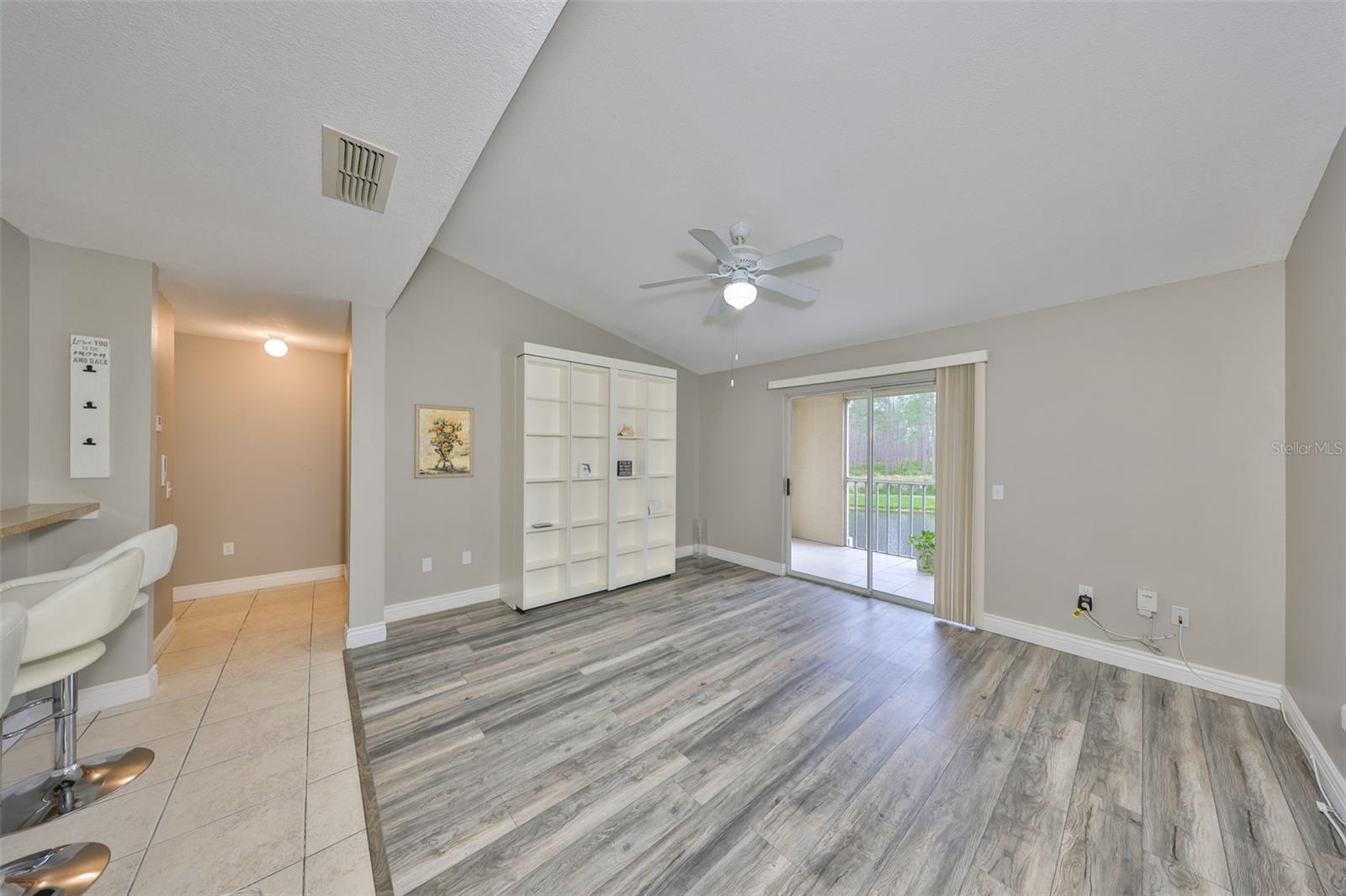Image 4 of 36 For 9481 Highland Oak Drive 1206
