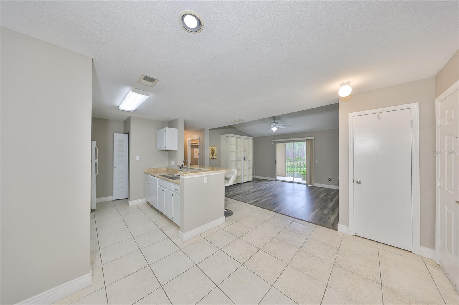 Image 5 of 36 For 9481 Highland Oak Drive 1206