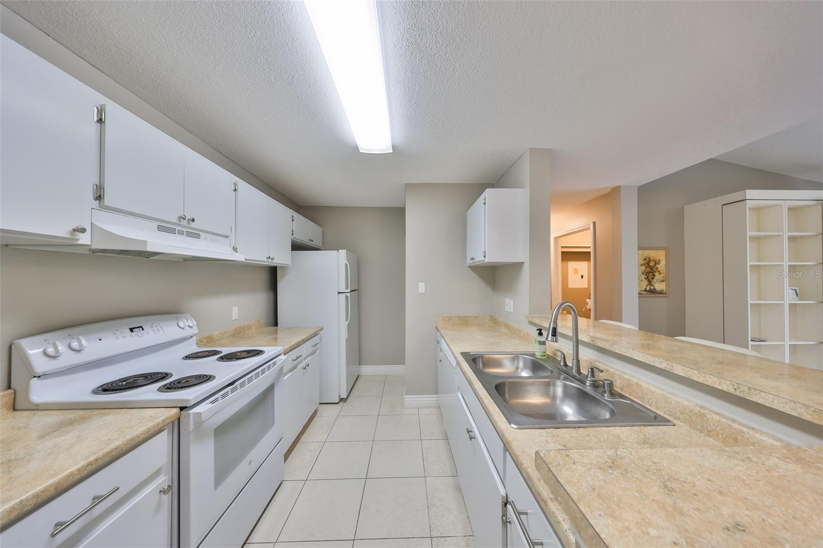 Image 6 of 36 For 9481 Highland Oak Drive 1206
