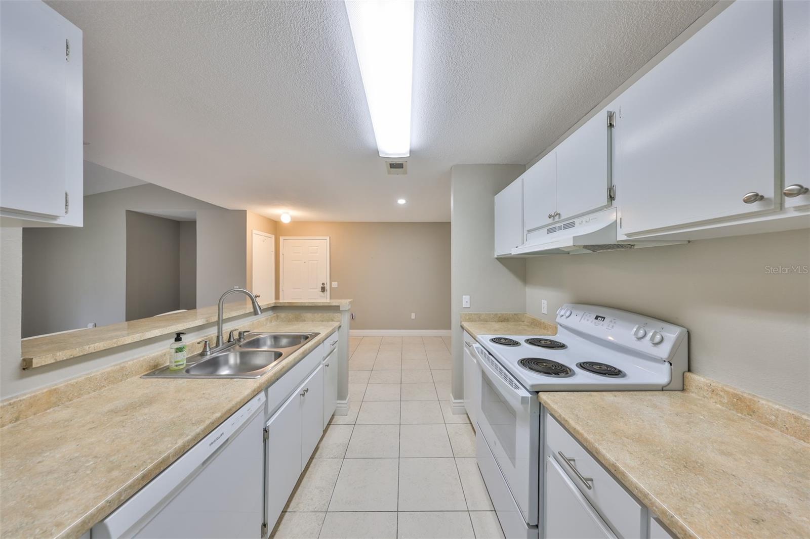 Image 7 of 36 For 9481 Highland Oak Drive 1206