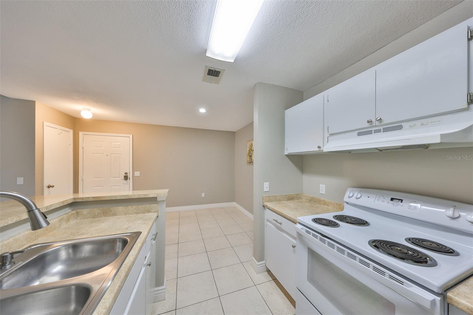 Image 8 of 36 For 9481 Highland Oak Drive 1206