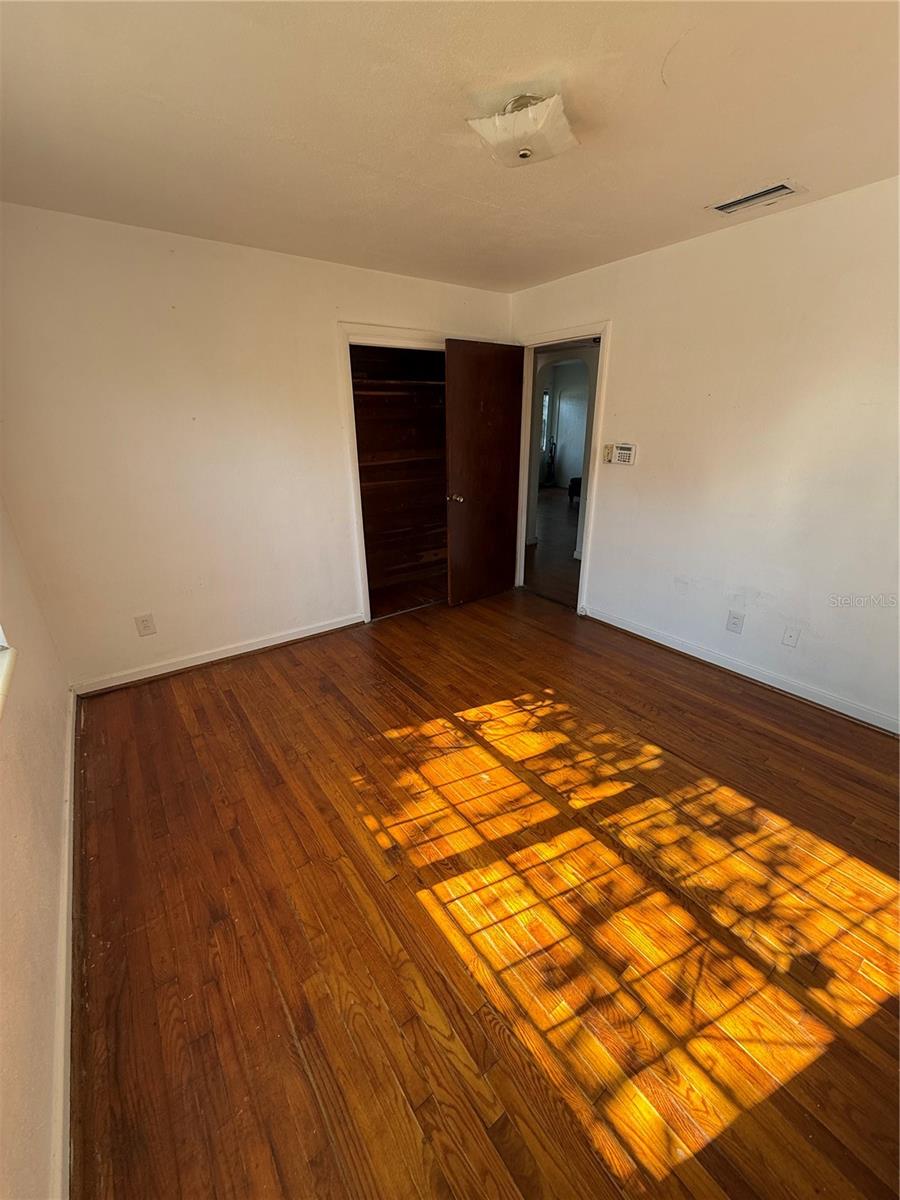 Image 10 of 16 For 2401 15th Avenue S