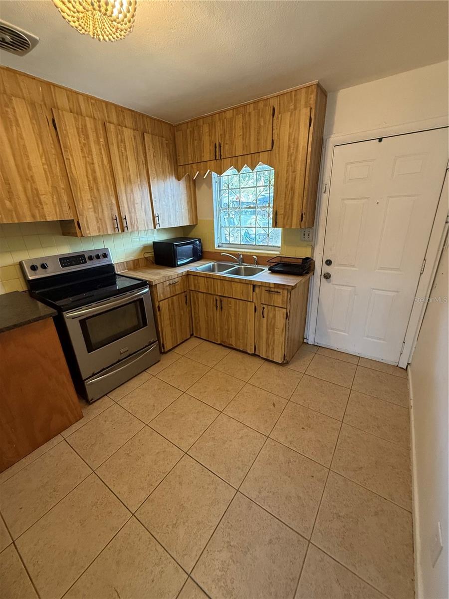 Image 5 of 16 For 2401 15th Avenue S