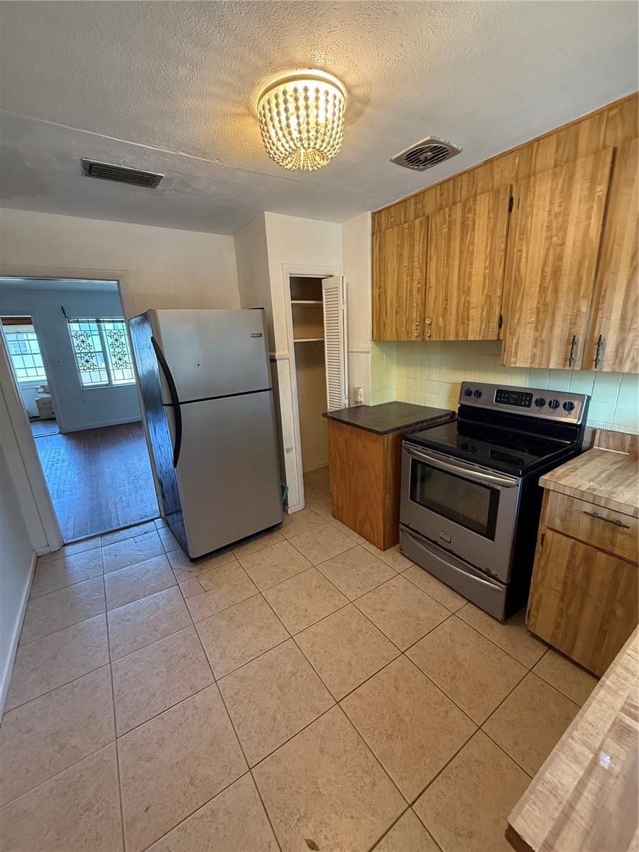 Image 6 of 16 For 2401 15th Avenue S