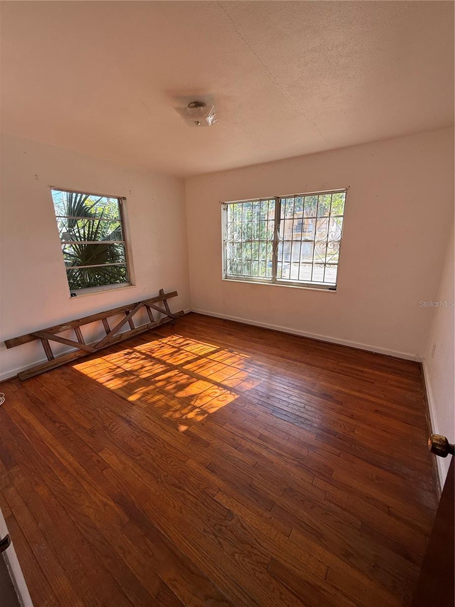 Image 7 of 16 For 2401 15th Avenue S