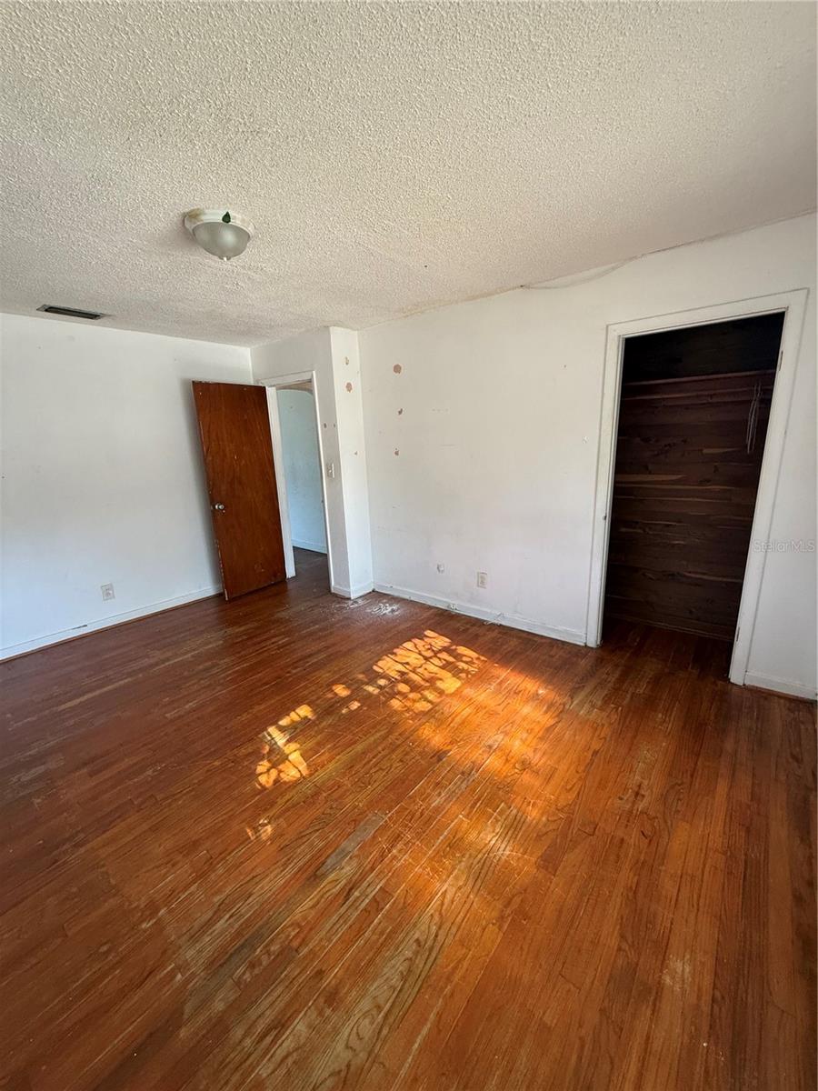 Image 8 of 16 For 2401 15th Avenue S