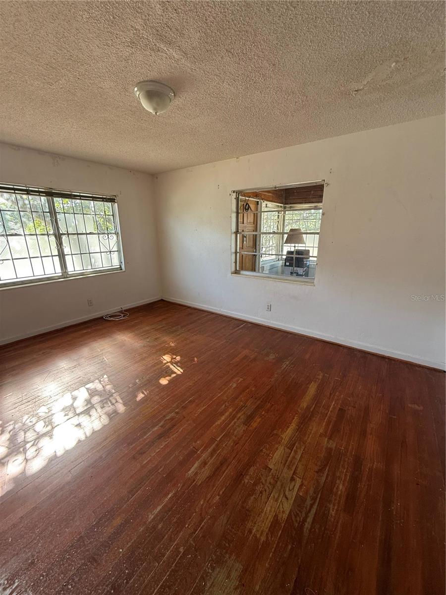 Image 9 of 16 For 2401 15th Avenue S