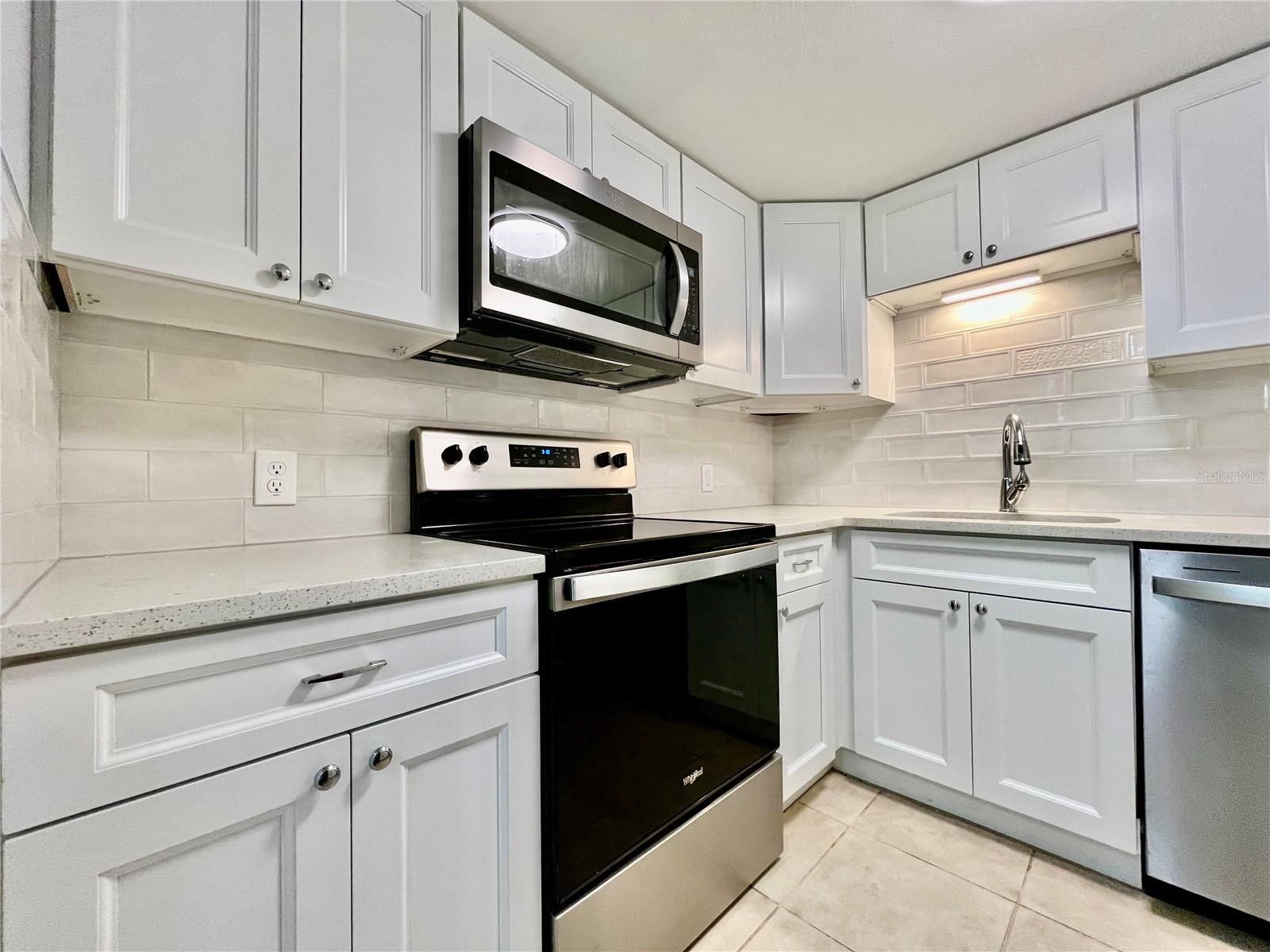 Image 10 of 44 For 2459 Columbia Drive 17