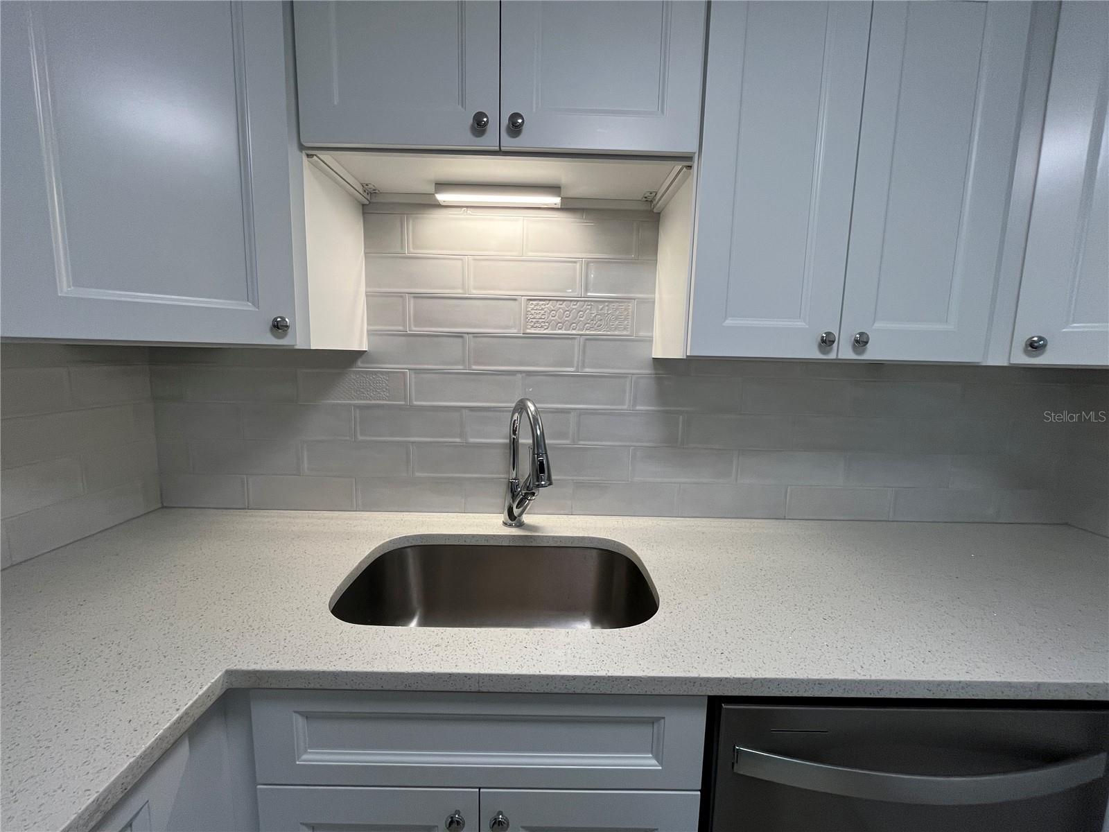 Image 12 of 44 For 2459 Columbia Drive 17
