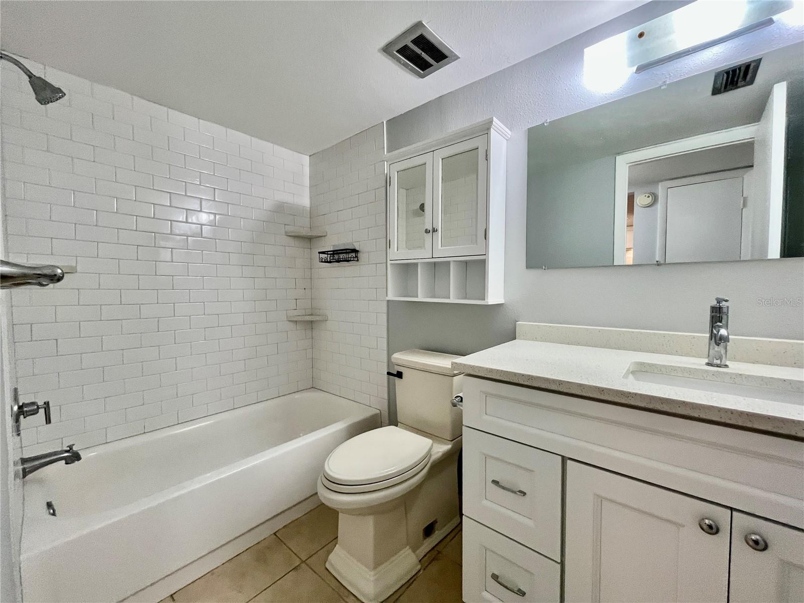 Image 14 of 44 For 2459 Columbia Drive 17