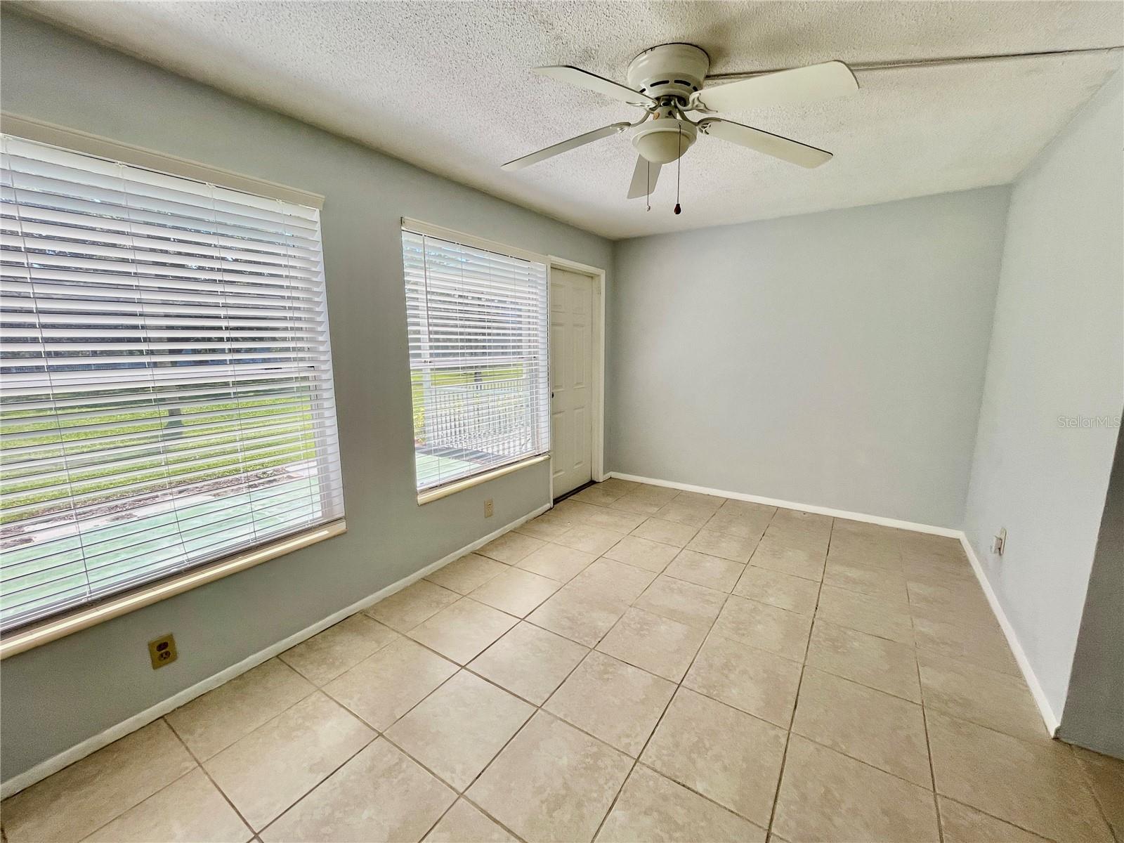 Image 18 of 44 For 2459 Columbia Drive 17