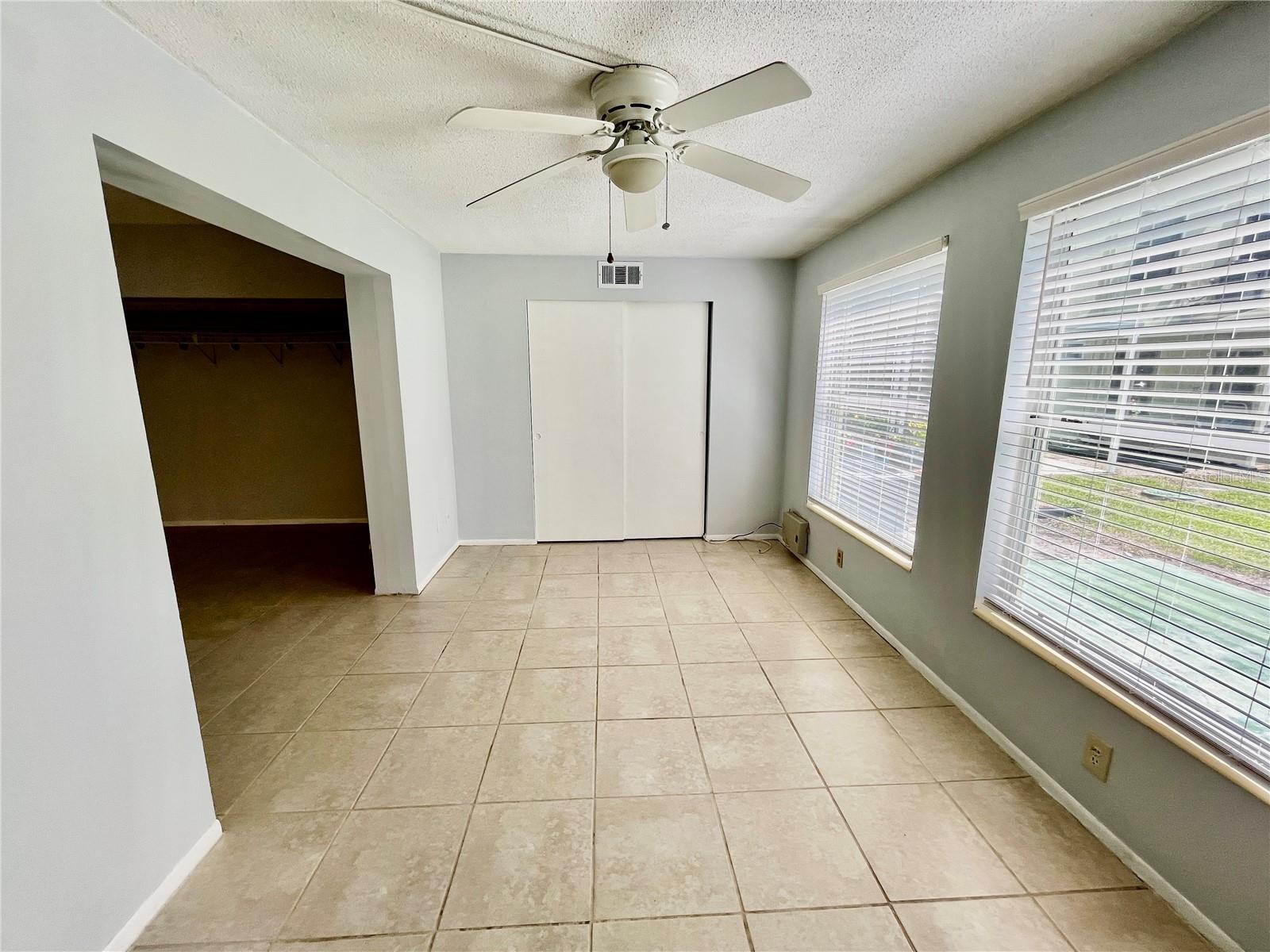 Image 19 of 44 For 2459 Columbia Drive 17