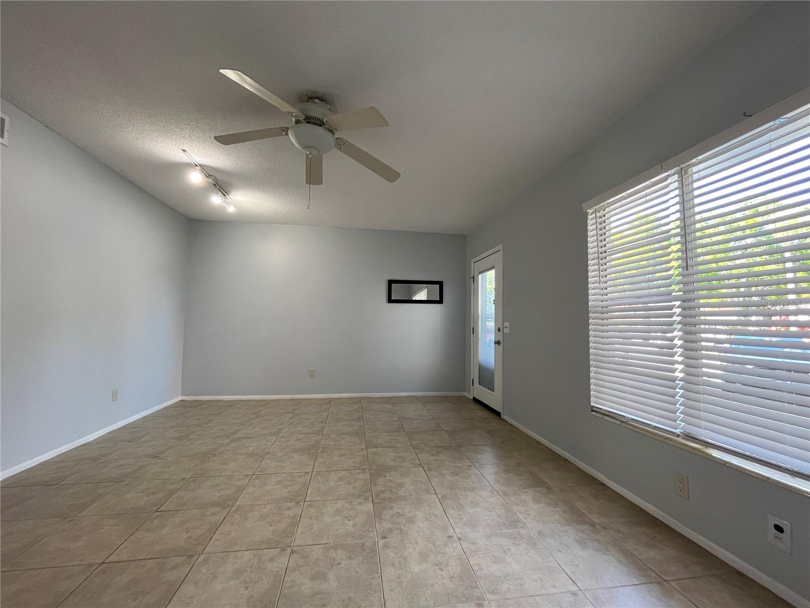 Image 20 of 44 For 2459 Columbia Drive 17