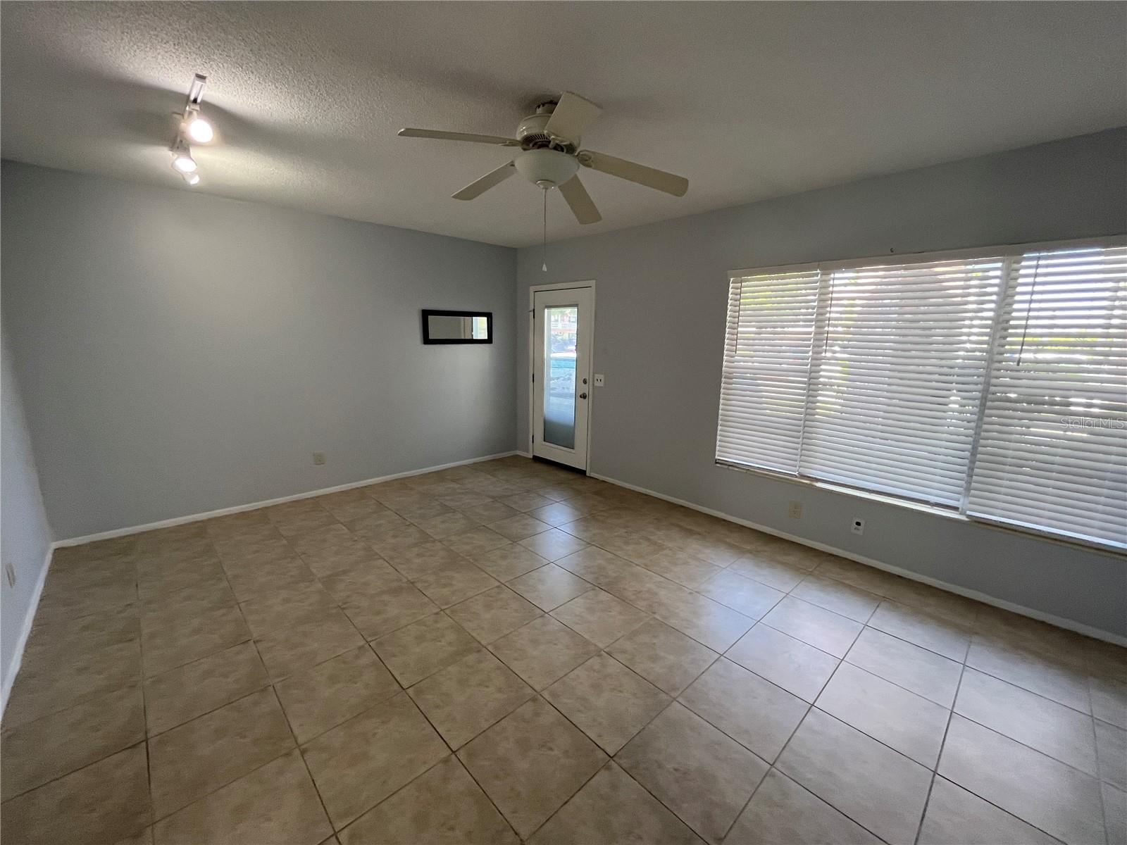 Image 21 of 44 For 2459 Columbia Drive 17
