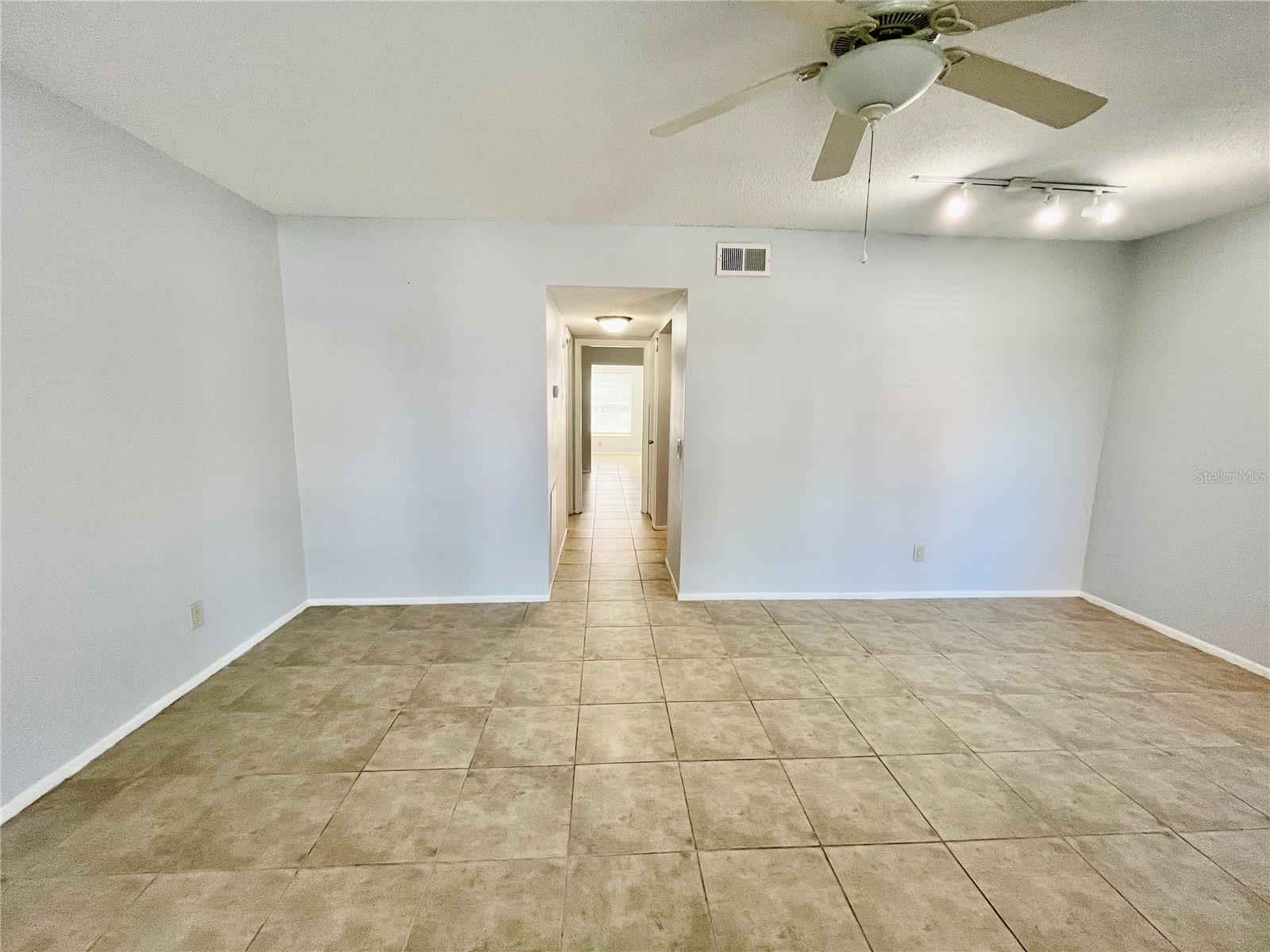 Image 6 of 44 For 2459 Columbia Drive 17