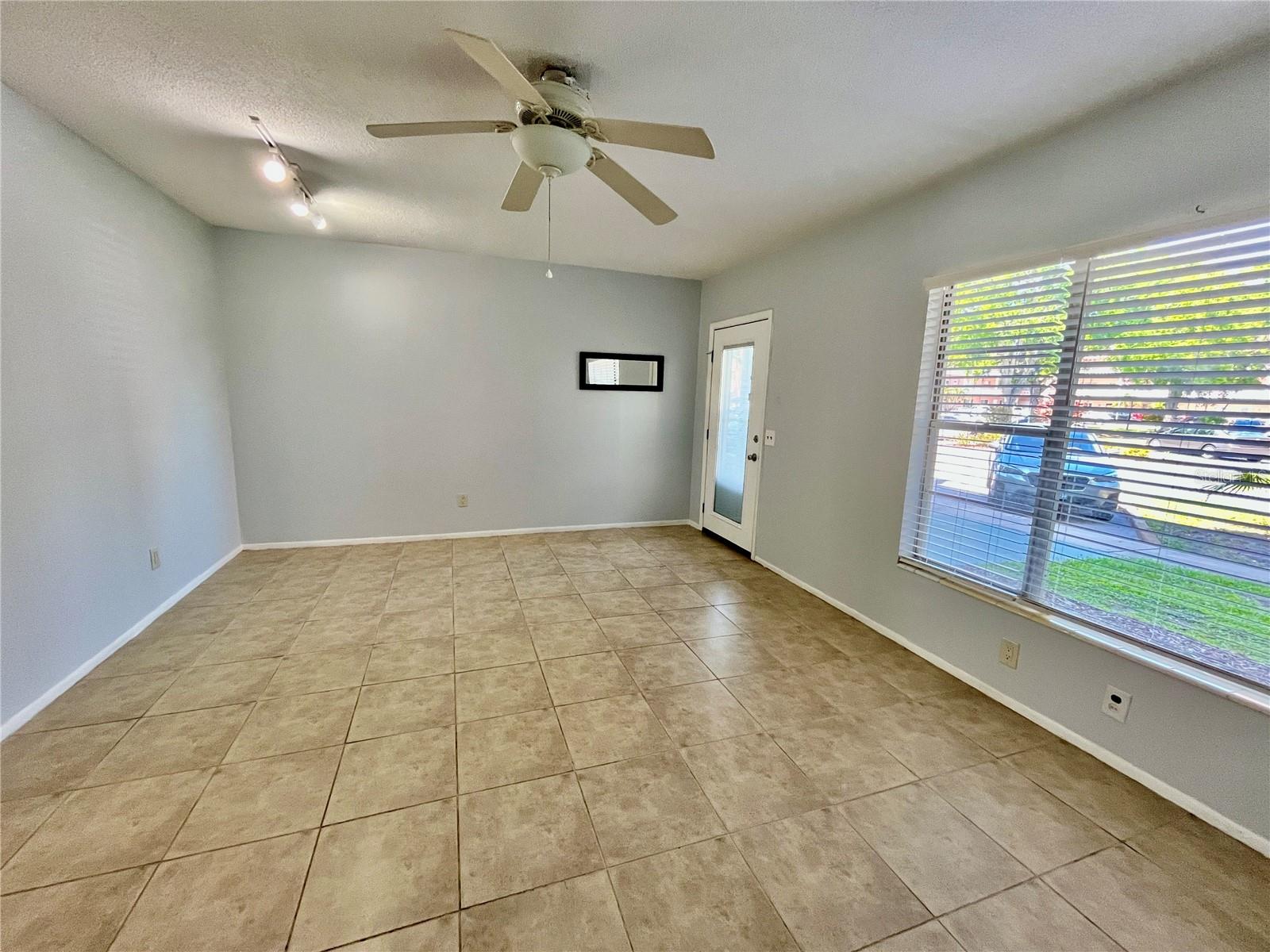 Image 7 of 44 For 2459 Columbia Drive 17