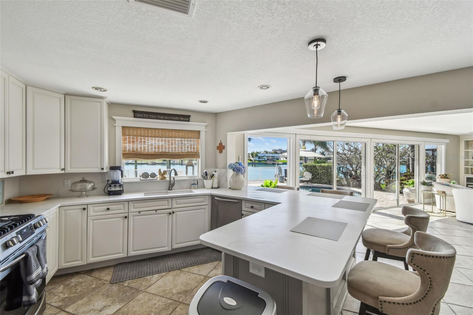 Image 10 of 49 For 854 Harbor Island