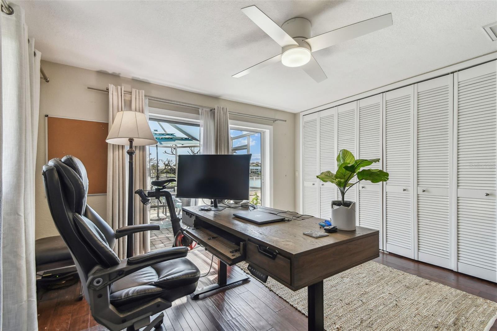 Image 18 of 49 For 854 Harbor Island
