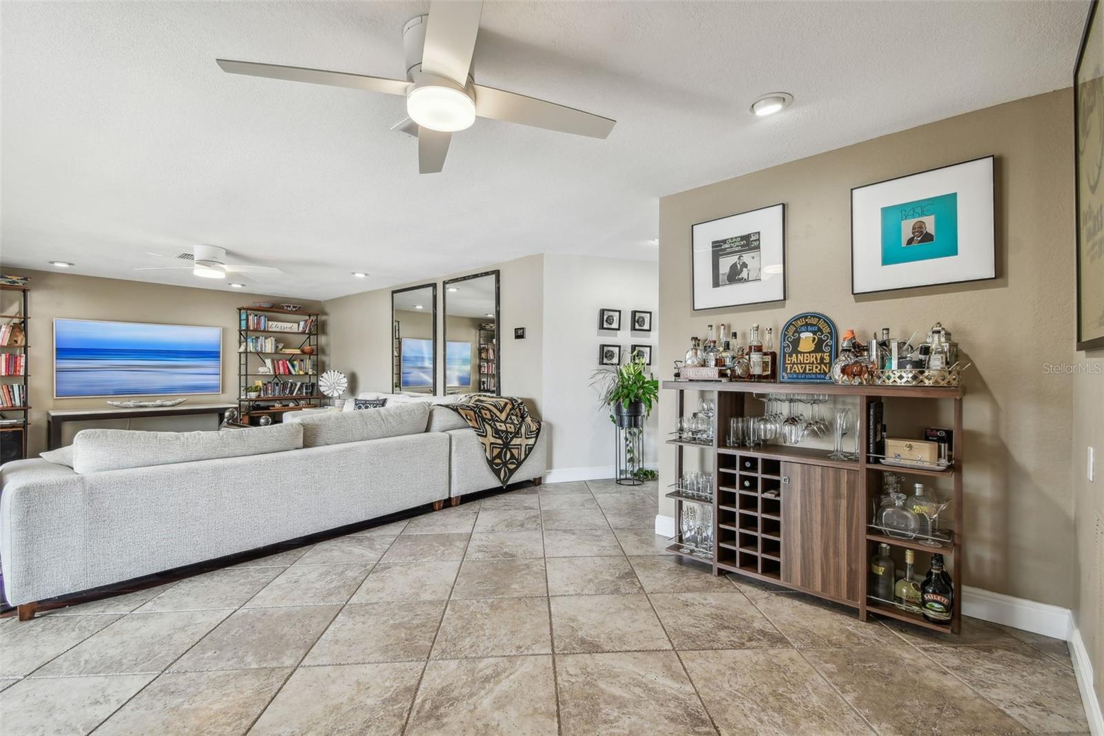 Image 36 of 49 For 854 Harbor Island