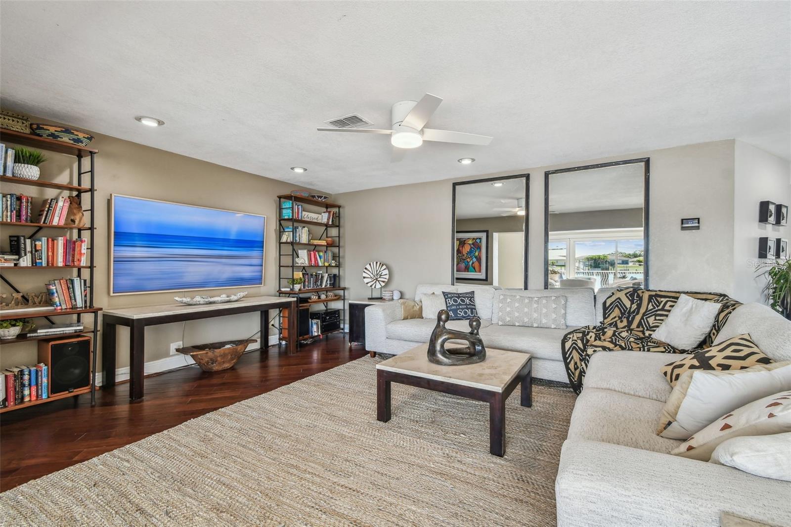 Image 42 of 49 For 854 Harbor Island
