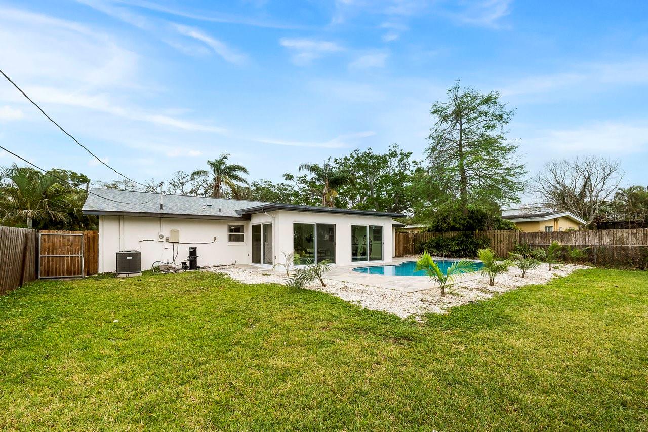 Image 36 of 42 For 1886 San Mateo Drive