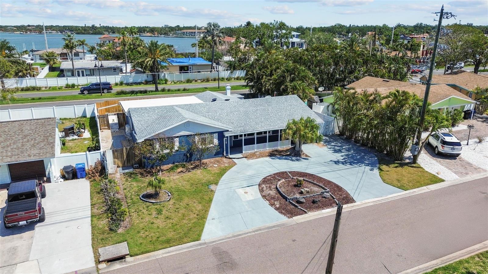 Image 16 of 18 For 7919 Causeway Boulevard S
