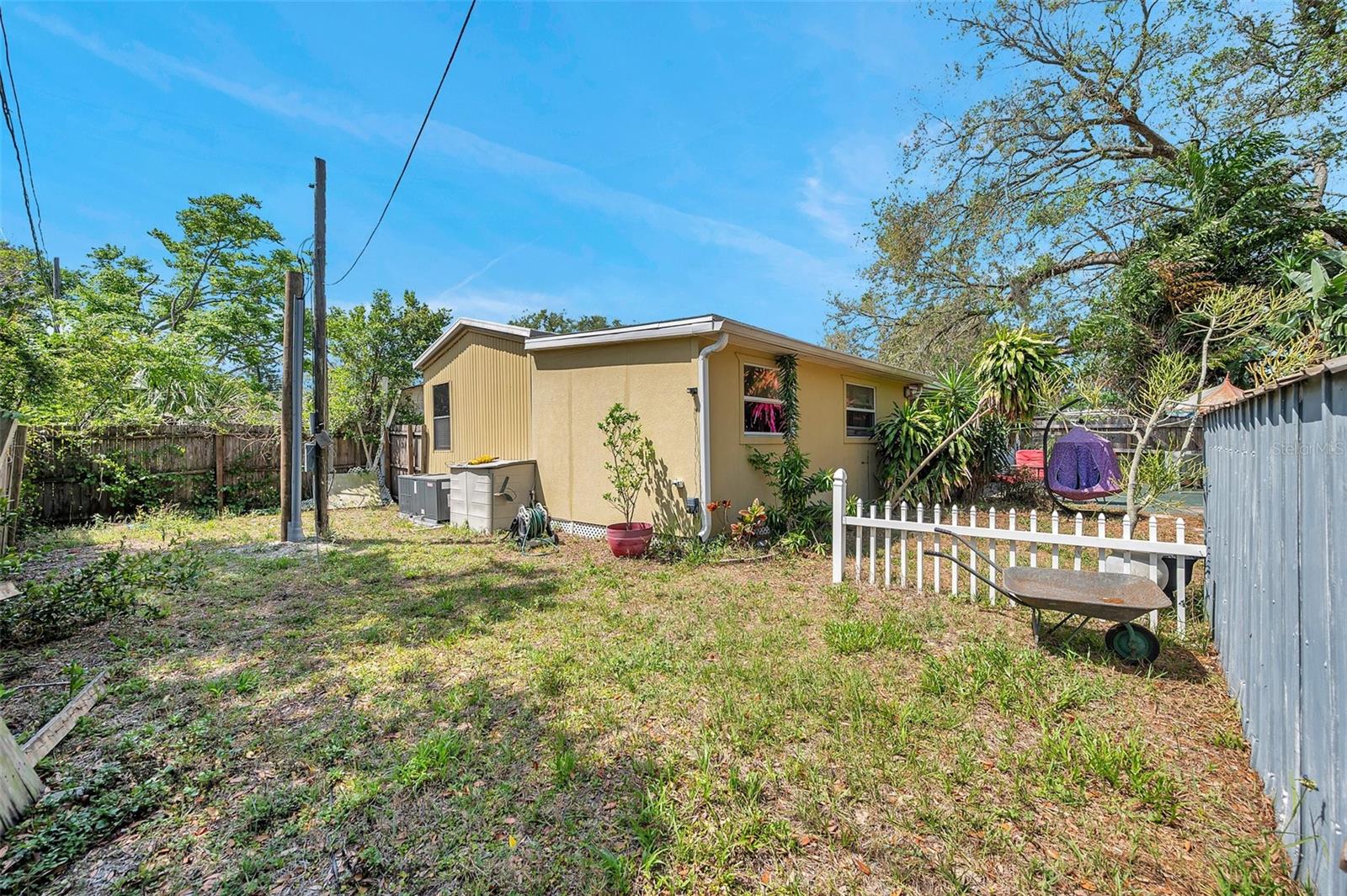 Listing photo id 11 for 8844 Mike Street
