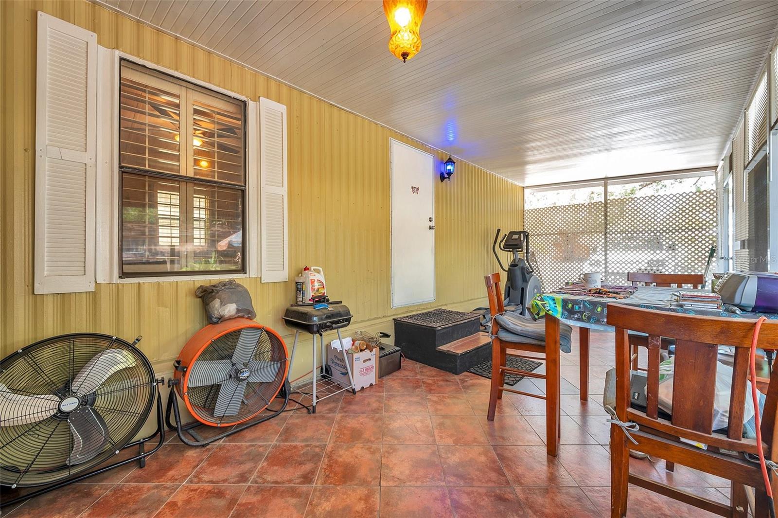 Listing photo id 14 for 8844 Mike Street