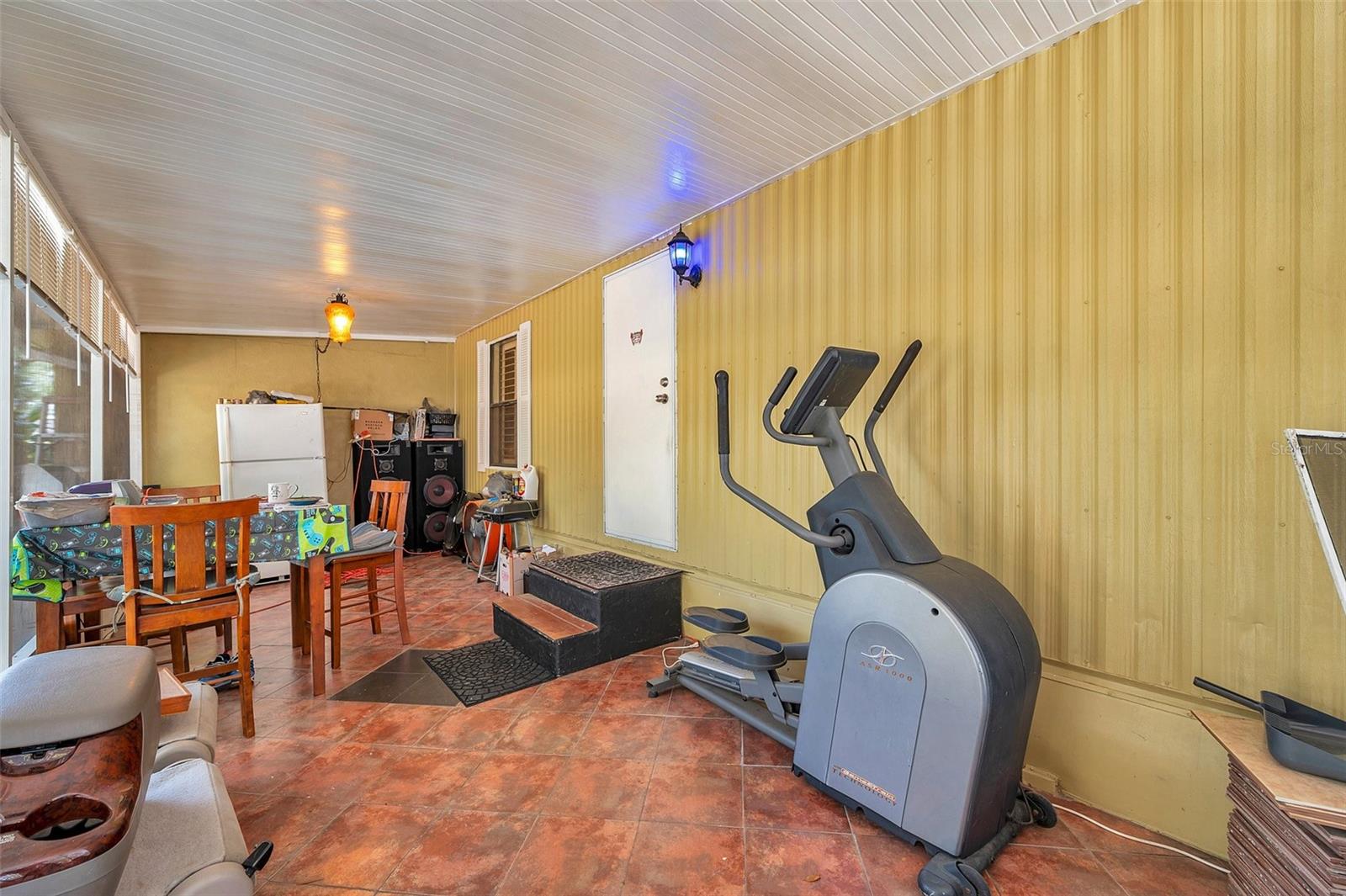 Listing photo id 16 for 8844 Mike Street