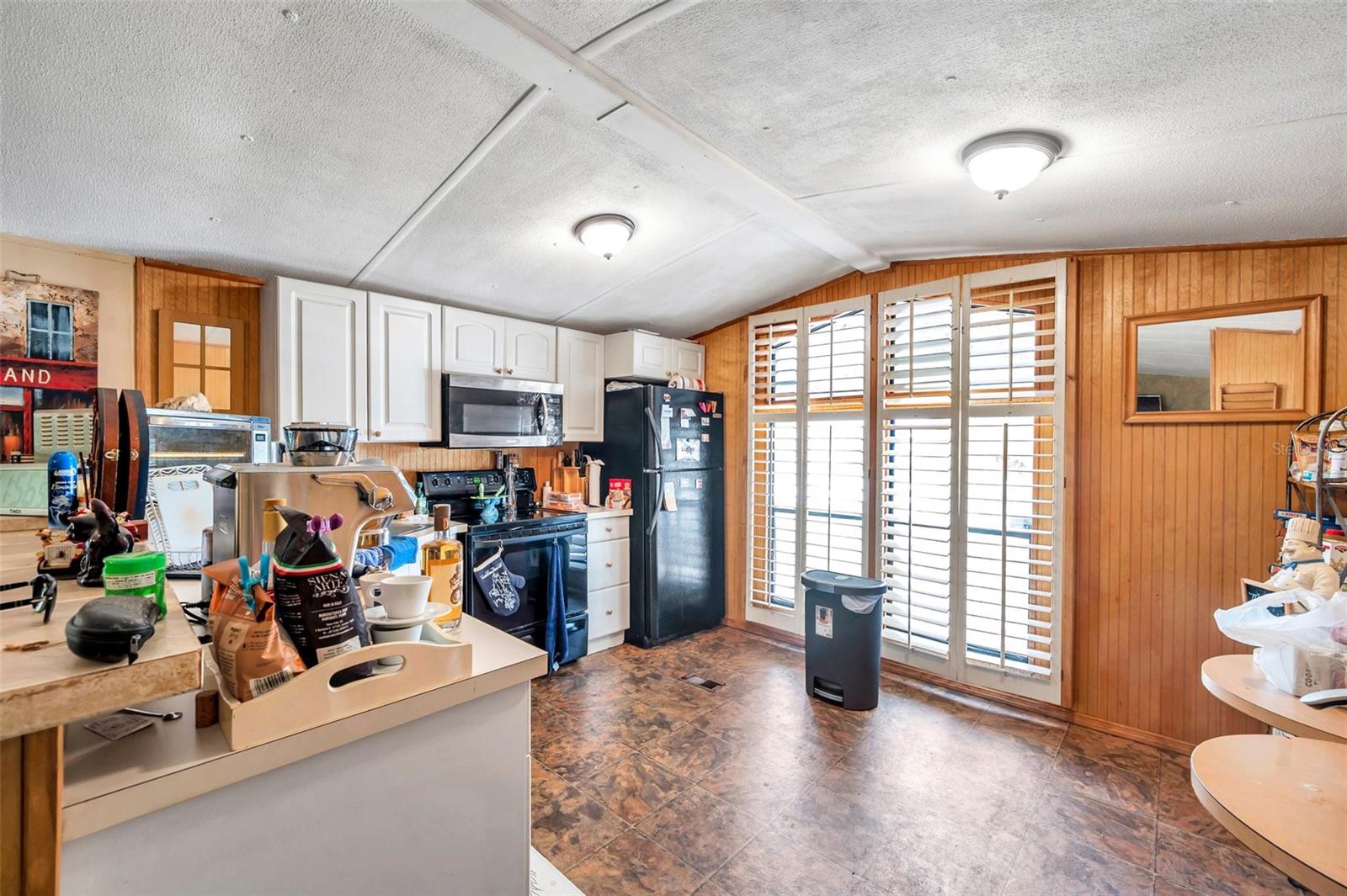 Listing photo id 17 for 8844 Mike Street