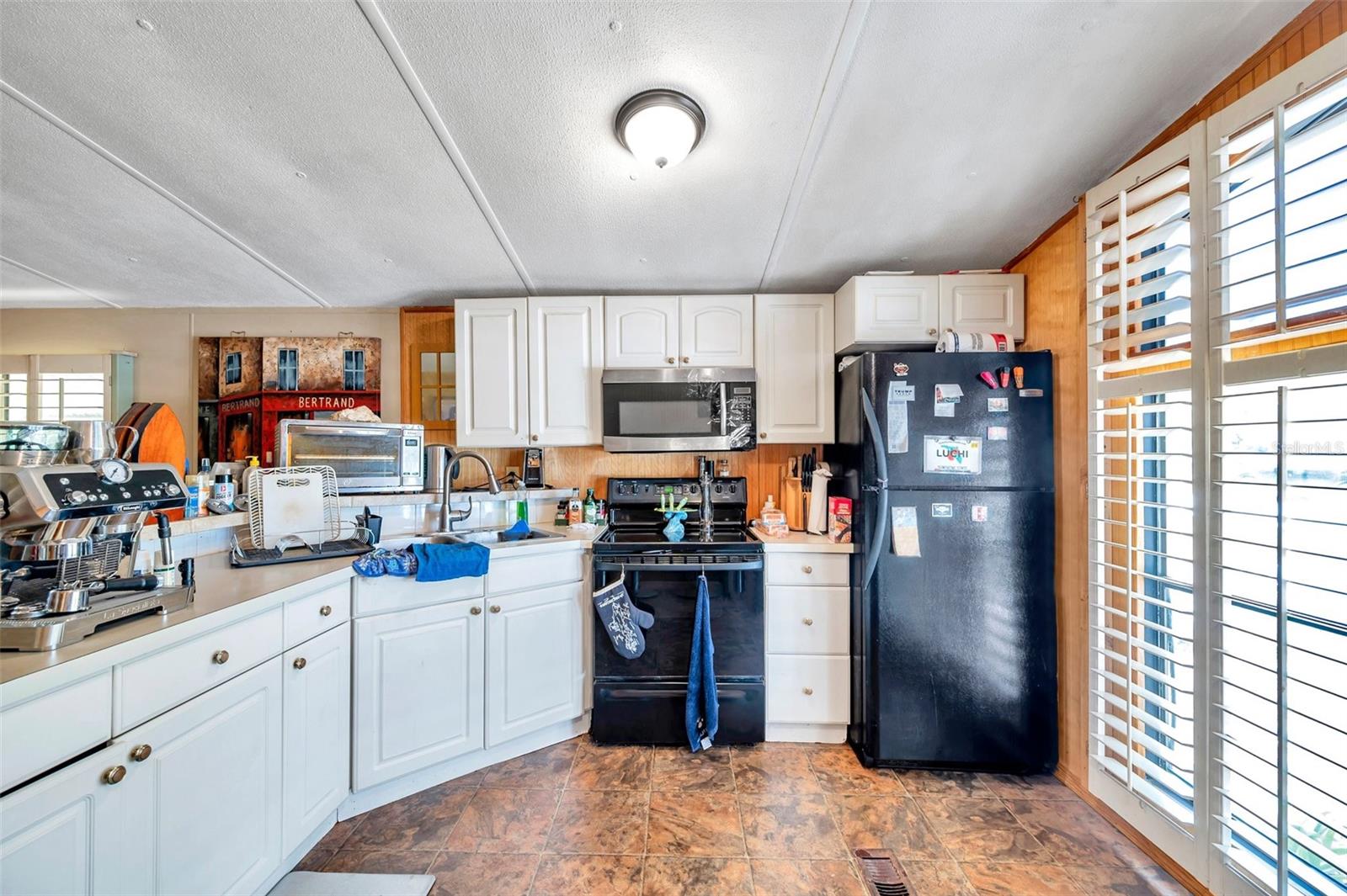 Listing photo id 18 for 8844 Mike Street