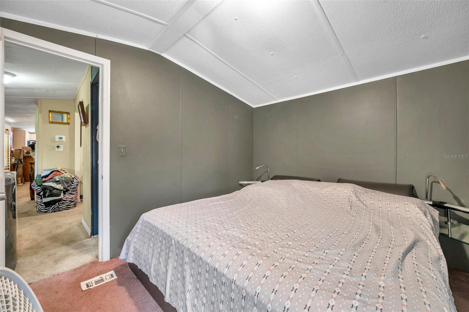 Listing photo id 28 for 8844 Mike Street